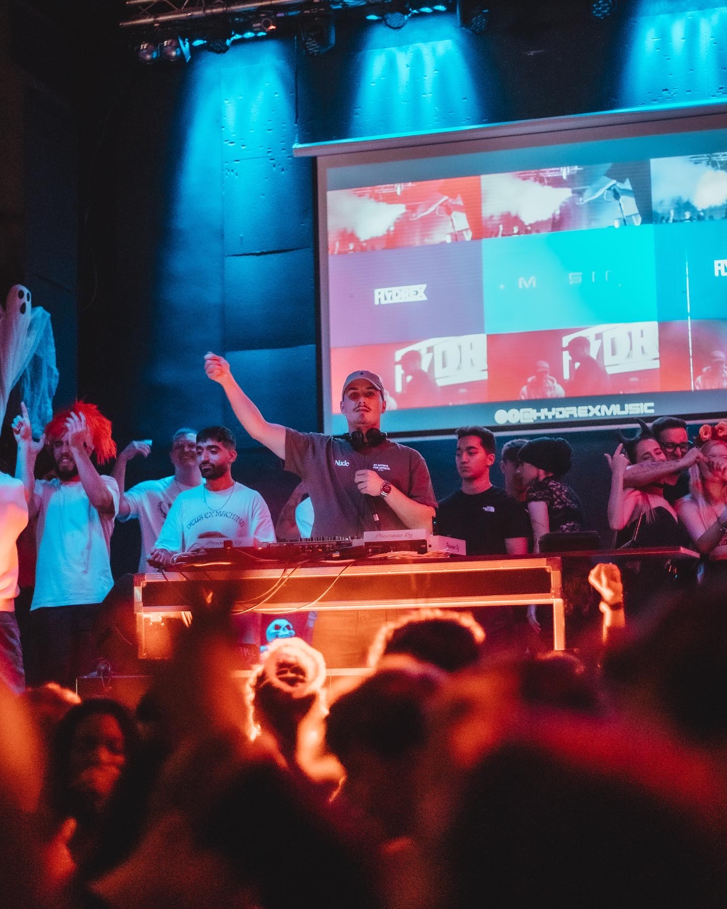Hydrex actuando en un club